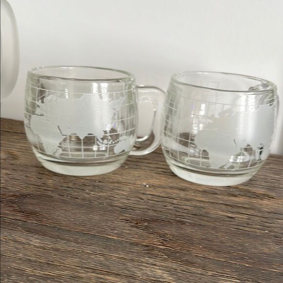 Nestle VTG Collectors World  Clear Etched Glass World Map Mugs Set of 2 - Picture 1 of 5